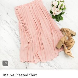 Size large pink pleated skirt
